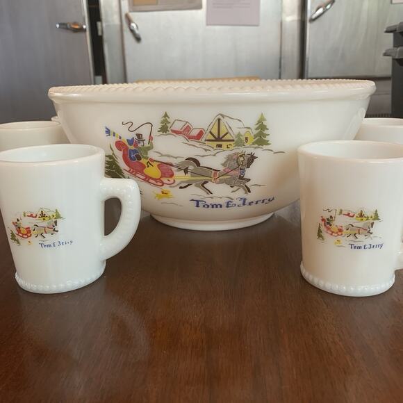 Vtg Tom & Jerry Sleigh Scene Beaded Rim Punch Bowl & 6 Mugs McKee Milk Glass - Picture 1 of 8
